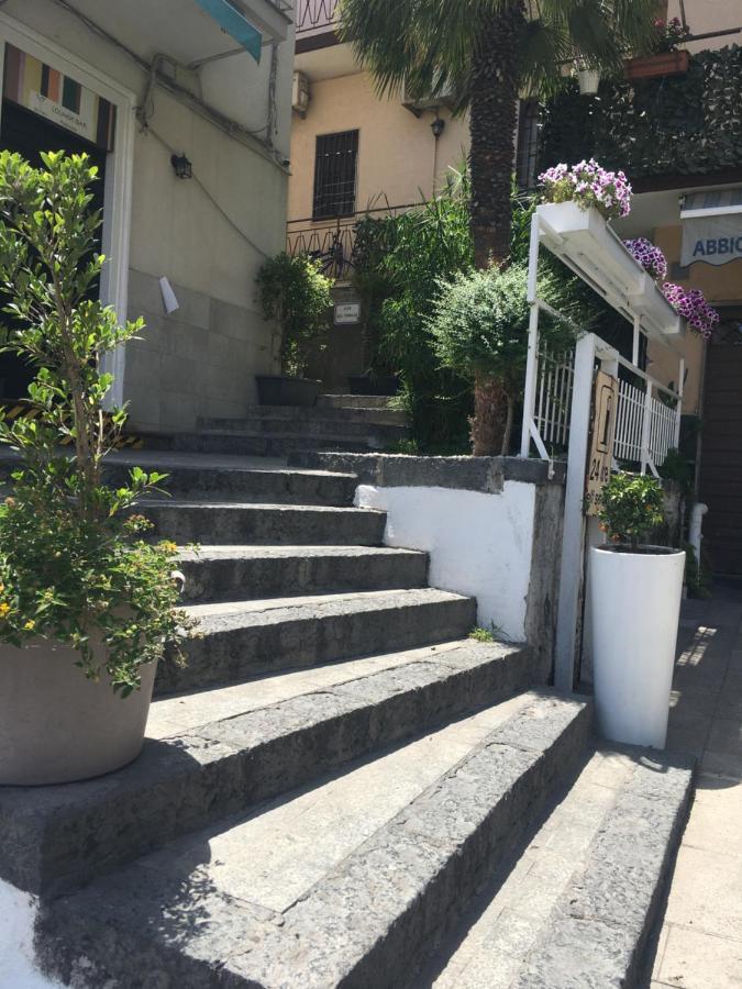 Corallo Holiday House Acitrezza Ачитрецца Экстерьер фото